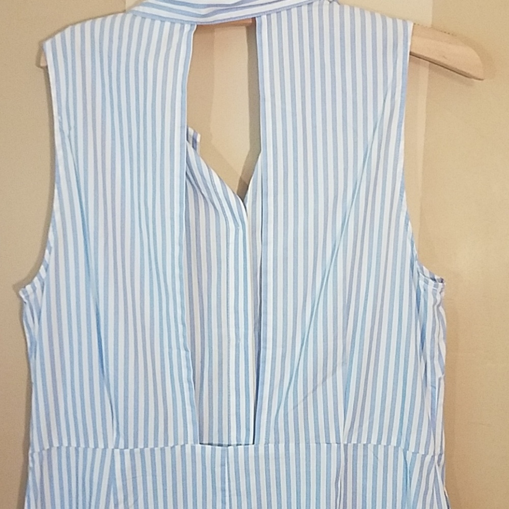 H&m blue and white vertical stripe button down - Picture 7 of 8